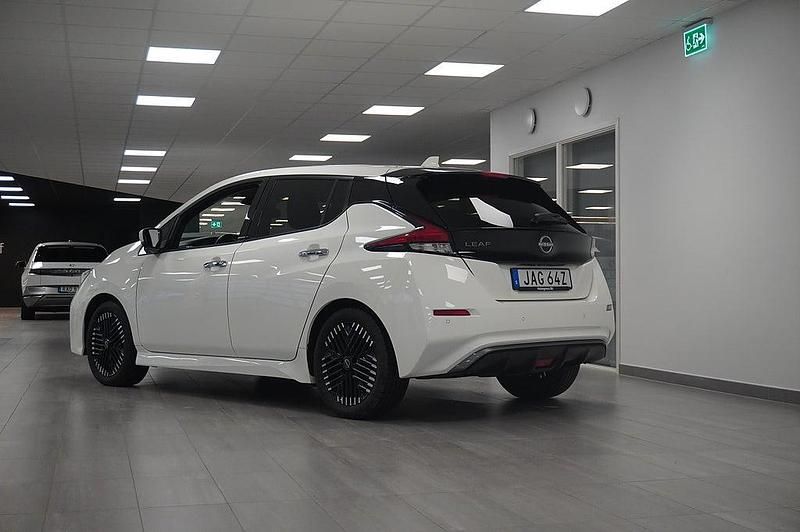 Begagnad Nissan Leaf 360º 110 kW (150 HK) 2023 Vit Halvkombi