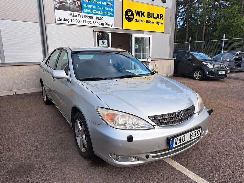 Silver Begagnad 2004 Toyota Camry Sedan | 29 800 kr (Bra pris) - Bild 1/4