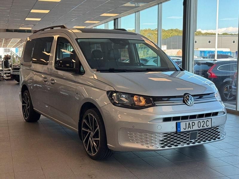 Silver Begagnad 2023 VW Caddy Maxi Life Life Minibuss | 399 900 kr - Bild 1/4