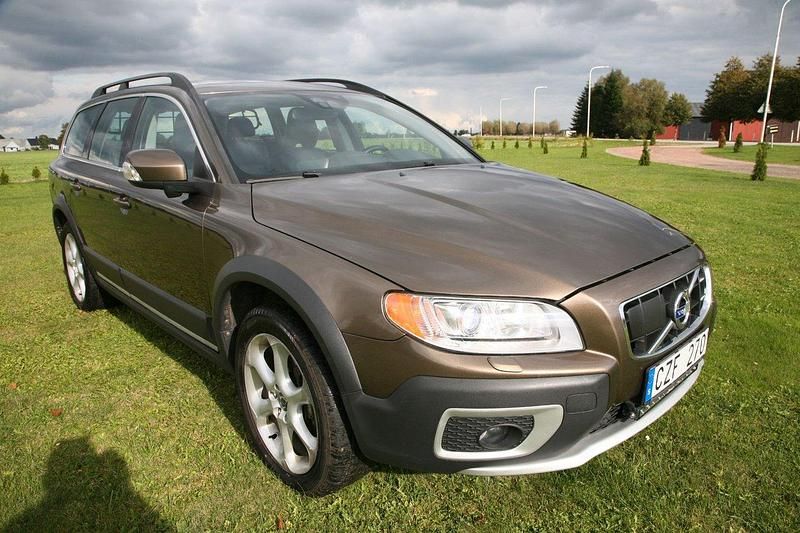 Brun Begagnad 2012 Volvo XC70 Summum SUV | 129 000 kr (Bra pris) - Bild 1/4
