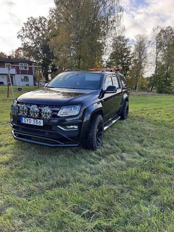 Svart Begagnad 2017 VW Amarok Pickup | 240 000 kr - Bild 1/3
