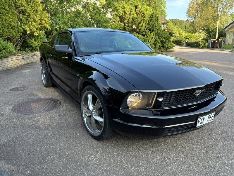Svart Begagnad 2008 Ford Mustang Sportkupé | 85 000 kr - Bild 1/4