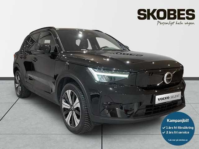 Svart Begagnad 2023 Volvo XC40 Core SUV | 329 900 kr - Bild 1/3