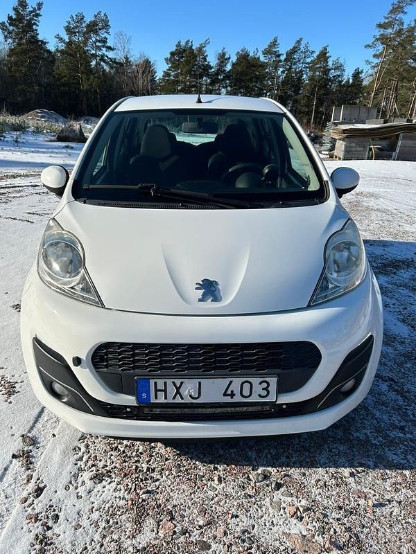 Begagnad Peugeot 107 68 HK (50 kW) 2013 Halvkombi