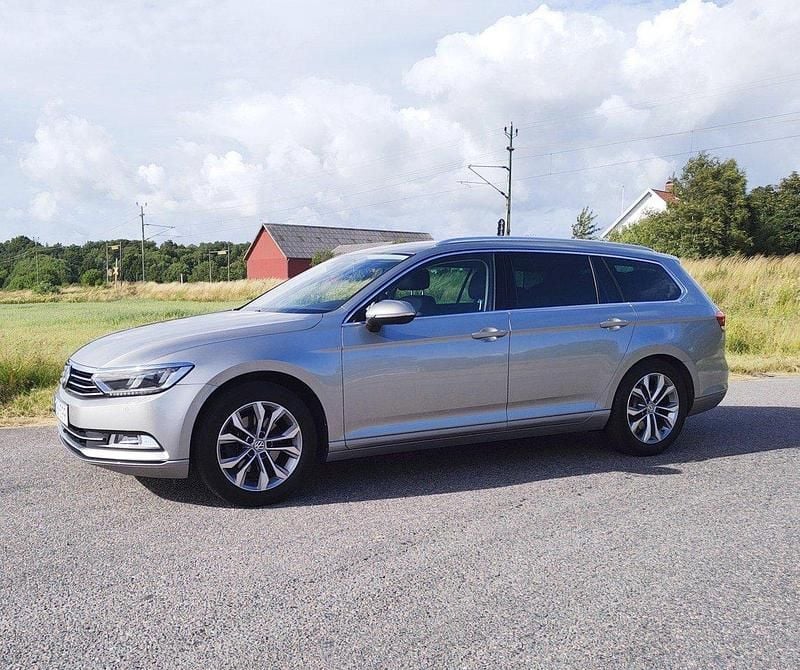 Silver Begagnad 2016 VW Passat Kombi | 137 000 kr (Superpris) - Bild 1/4