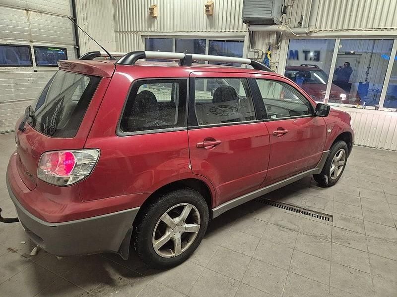 Begagnad Mitsubishi Outlander 136 HK (100 kW) 2003 Röd SUV