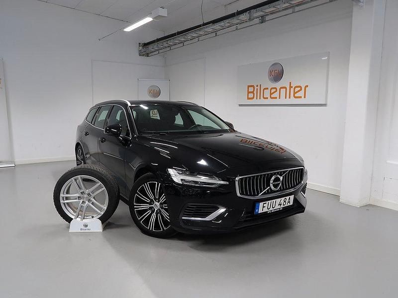 Svart Begagnad 2022 Volvo V60 Kombi | 347 900 kr (Marknadspris) - Bild 1/3