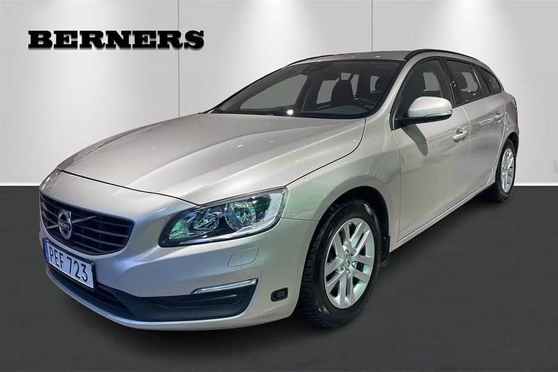 Brun Begagnad 2017 Volvo V60 Kinetic Kombi | 159 900 kr (Bra pris) - Bild 1/4