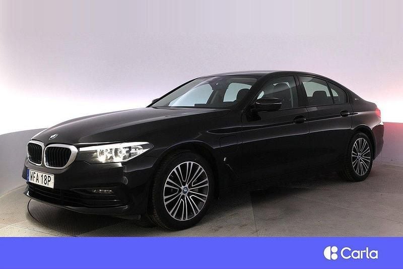 Svart Begagnad 2019 BMW 530e iPerformance Sedan | 293 900 kr (Superpris) - Bild 1/4