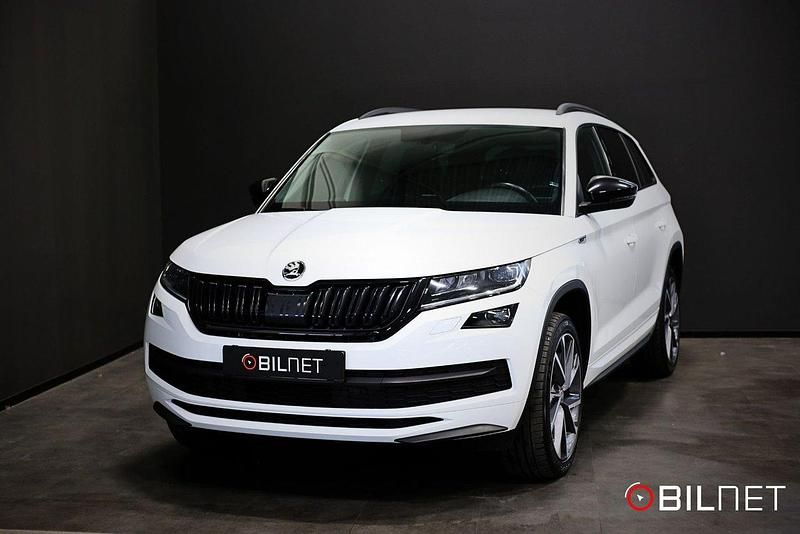 Vit Begagnad 2021 Skoda Kodiaq SportLine SUV | 379 900 kr (Lite dyr) - Bild 1/4