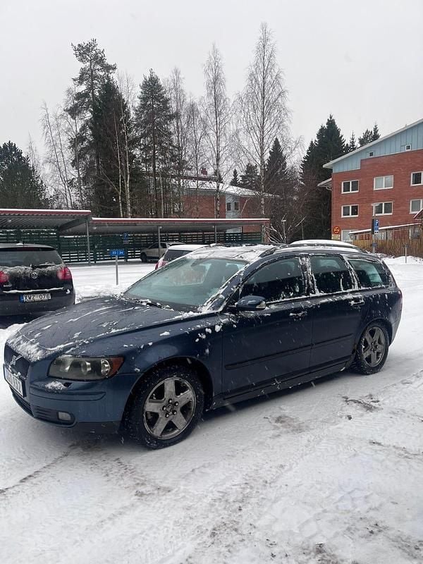 Begagnad 2006 Volvo V50 Kombi | 3 000 kr (Superpris) - Bild 1/4