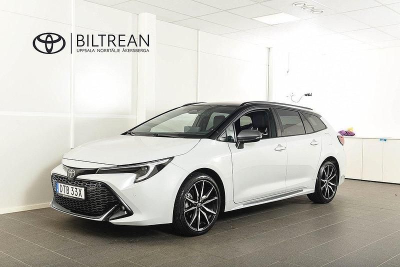 Grå Begagnad 2025 Toyota Corolla Sport Kombi | 364 900 kr (Lite dyr) - Bild 1/4
