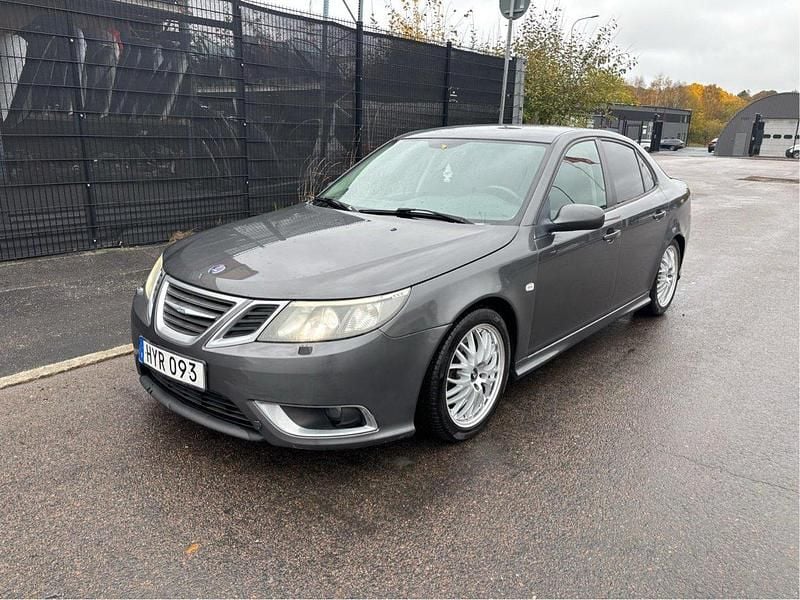 Grå Begagnad 2009 Saab 9-3 Aero Sedan | 35 000 kr (Superpris) - Bild 1/4