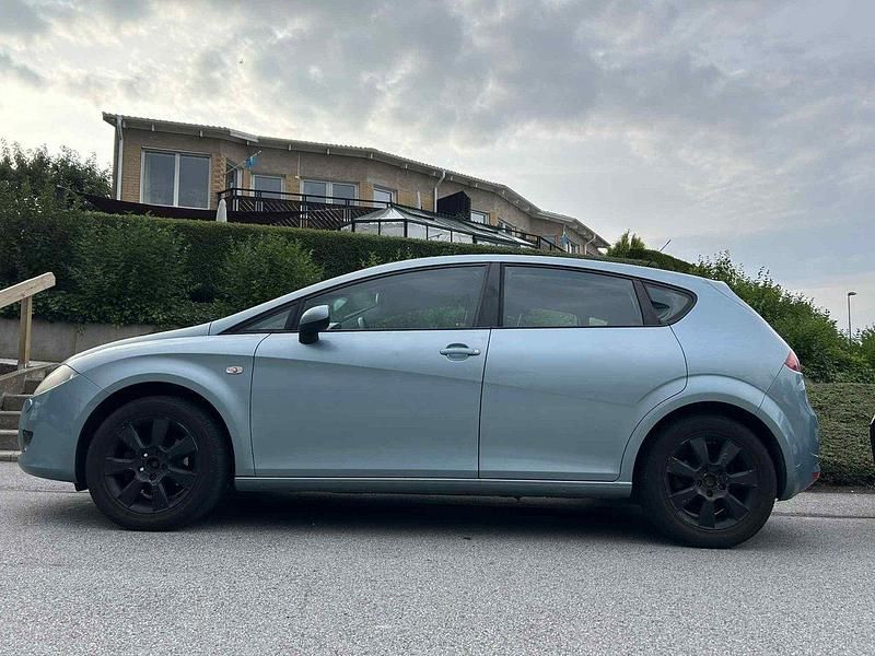 Blå Begagnad 2009 Seat Leon Halvkombi | 34 990 kr - Bild 1/4