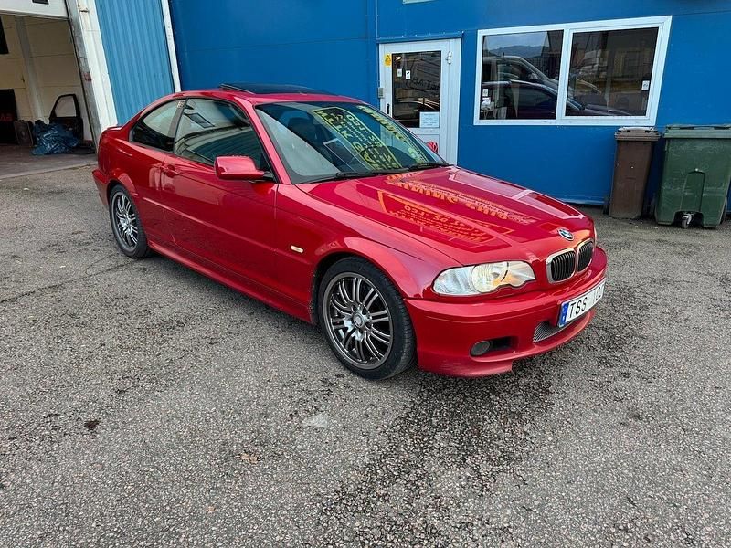 Röd Begagnad 2001 BMW 330 M Sport Sportkupé | 119 000 kr (Lite dyr) - Bild 1/4