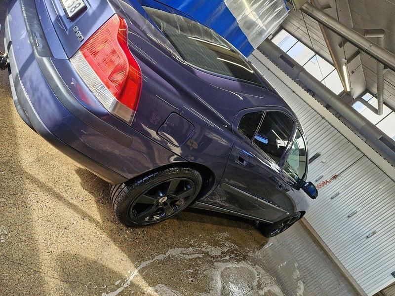 Blå Begagnad 2001 Volvo S60 Business Edition Sedan | 15 500 kr (Marknadspris) - Bild 1/4
