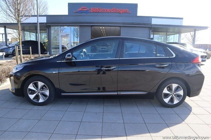 Svart Begagnad 2018 Hyundai Ioniq Sedan | 139 900 kr (Bra pris) - Bild 1/4