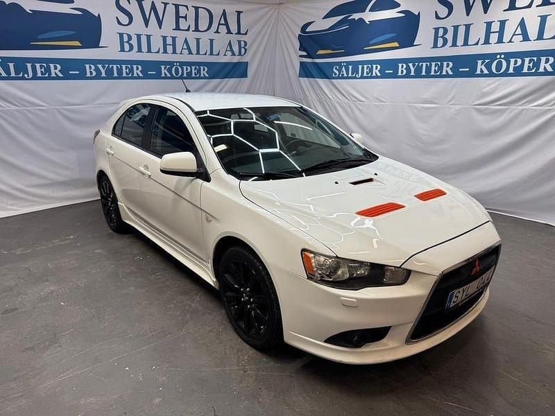Vit Begagnad 2010 Mitsubishi Lancer Sportback Halvkombi | 99 800 kr - Bild 1/4