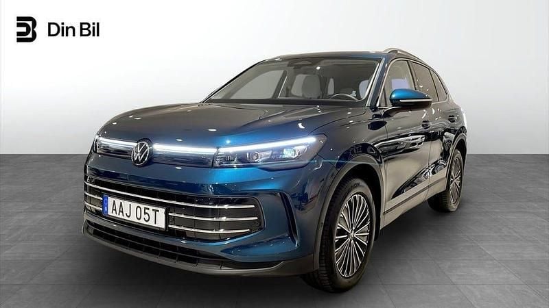 Blå Begagnad 2024 VW Tiguan Elegance SUV | 439 900 kr (Marknadspris) - Bild 1/4