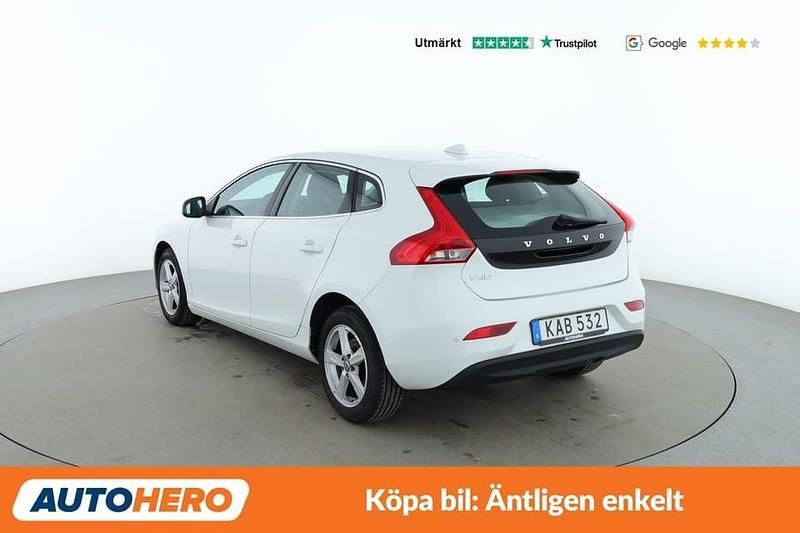 Begagnad Volvo V40 Momentum 124 HK (91 kW) 2015 Vit Halvkombi