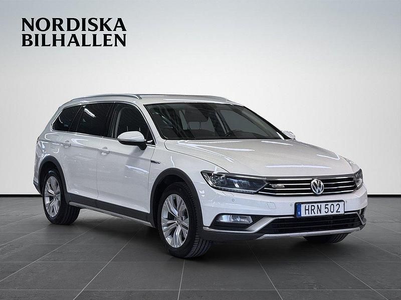 Vit Begagnad 2017 VW Passat Alltrack Kombi | 129 795 kr (Lite dyr) - Bild 1/2