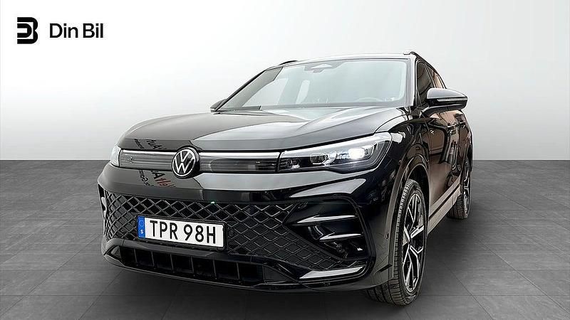 Svart Begagnad 2025 VW Tiguan R-line SUV | 569 900 kr - Bild 1/4