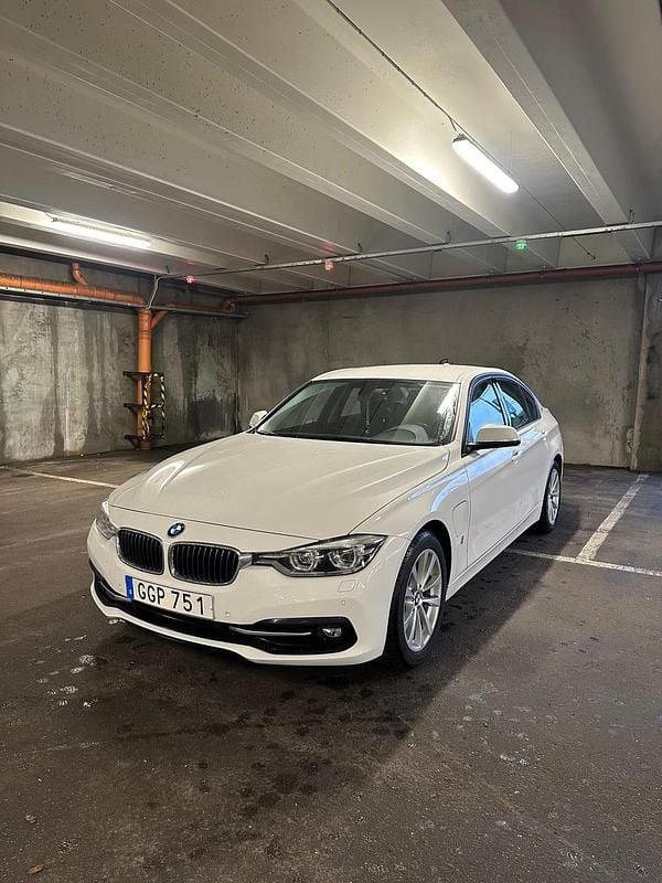 Begagnad 2018 BMW 330 Sedan | 199 500 kr (Superpris) - Bild 1/4