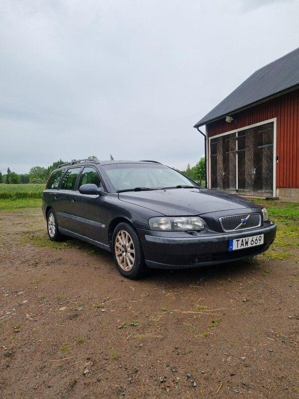 Begagnad 2002 Volvo V70 Kombi | 25 000 kr - Bild 1/4