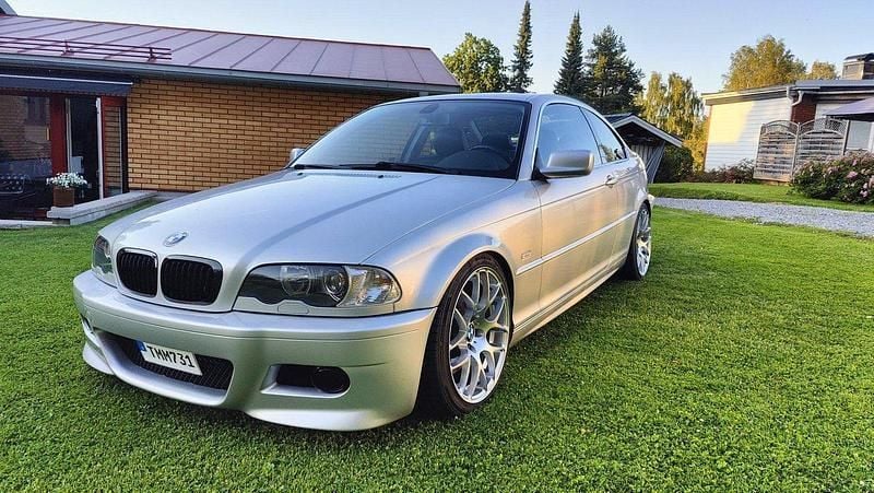 Grå Begagnad 2002 BMW 330 Sport Line Sportkupé | 125 000 kr - Bild 1/4