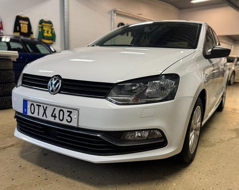 Begagnad VW Polo 90 HK (66 kW) 2015 Vit Halvkombi