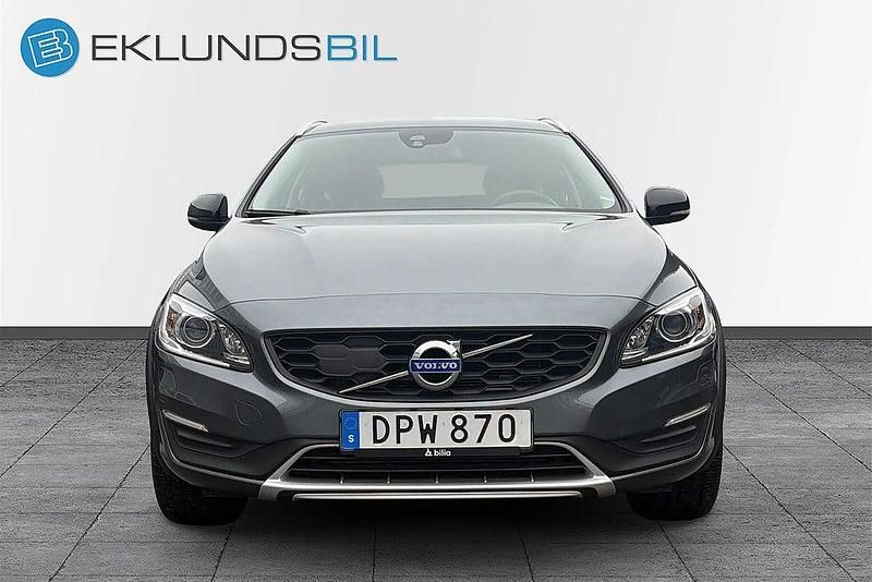 Begagnad Volvo V60 CC Momentum 150 HK (110 kW) 2015 Grå Kombi