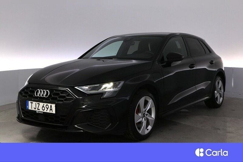 Svart Begagnad 2021 Audi A3 Sportback e-tron S-Line Sedan | 314 900 kr (Marknadspris) - Bild 1/4