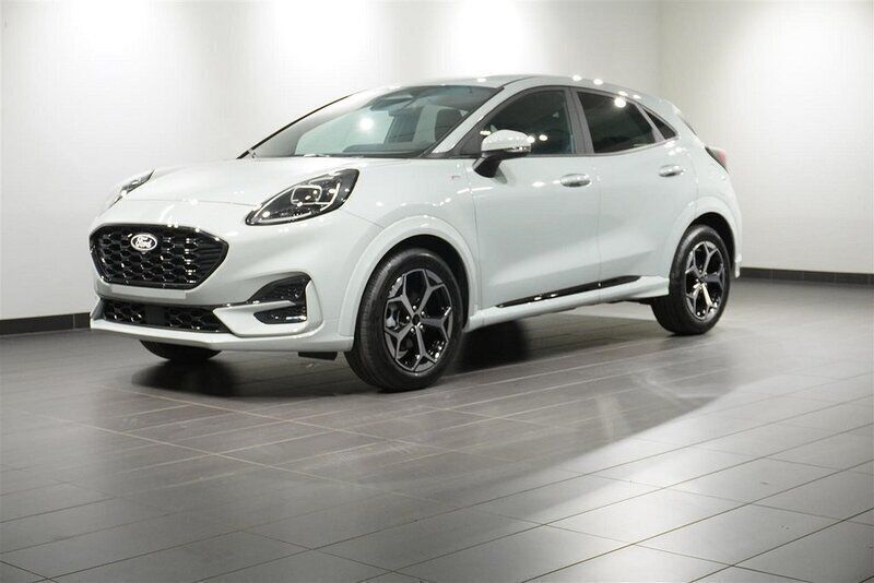Grå Ny 2025 Ford Puma ST-Line SUV | 332 400 kr (Marknadspris) - Bild 1/4