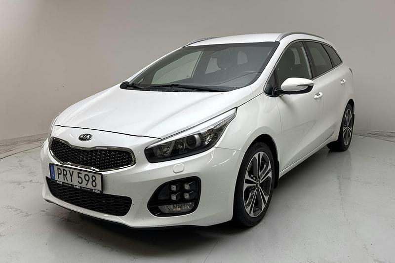Vit Begagnad 2018 Kia Ceed GT-Line | 149 800 kr (Marknadspris) - Bild 1/4