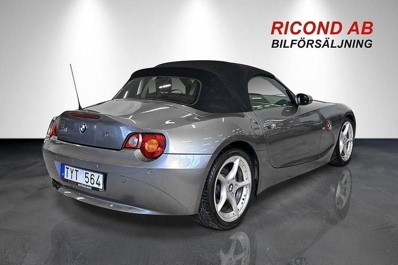 Begagnad BMW Z4 231 HK (169 kW) 2002 Grå Cab