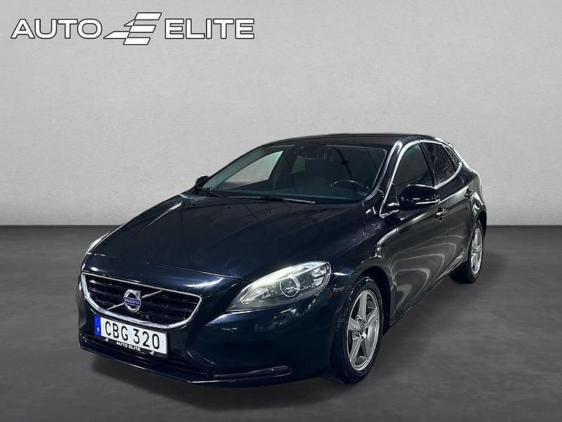 Svart Begagnad 2014 Volvo V40 Momentum Halvkombi | 129 800 kr (Marknadspris) - Bild 1/4
