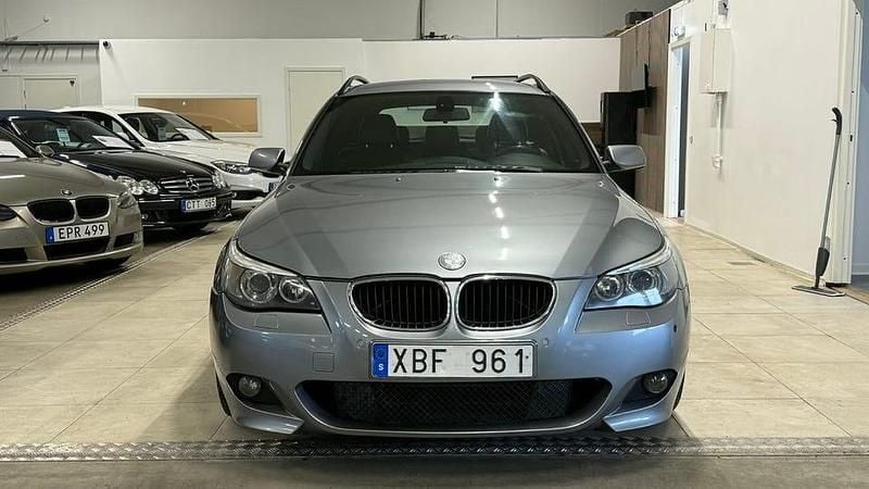 Begagnad BMW 525 M Sport 218 HK (160 kW) 2005 Ljusgrå Kombi