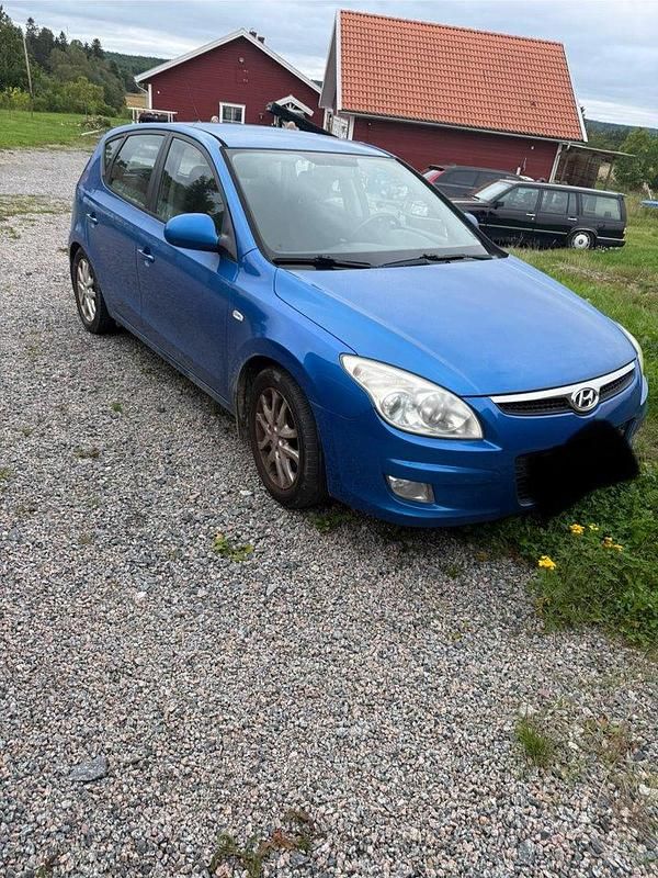 Blå Begagnad 2008 Hyundai i30 Halvkombi | 20 000 kr (Lite dyr) - Bild 1/4