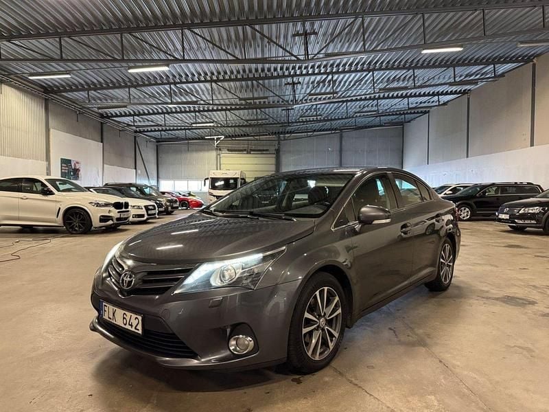 Mörkgrå (grå) Begagnad 2011 Toyota Avensis Business Edition Sedan | 32 900 kr (Marknadspris) - Bild 1/4