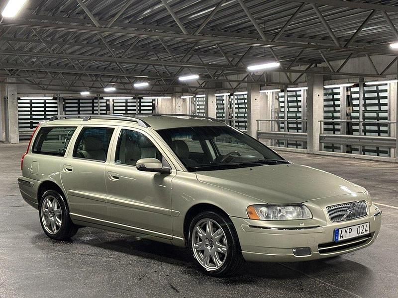 Brun Begagnad 2007 Volvo V70 Summum Kombi | 39 000 kr (Marknadspris) - Bild 1/4