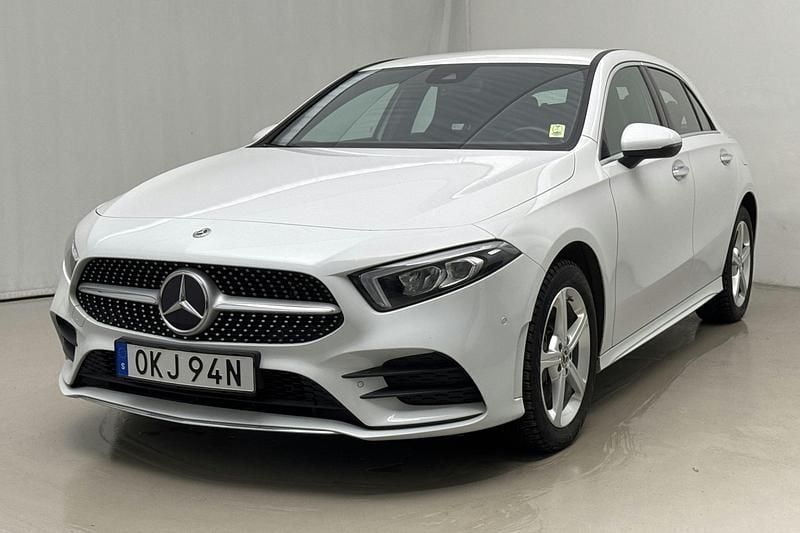 Vit Begagnad 2022 Mercedes A250 AMG line | 279 000 kr (Superpris) - Bild 1/4