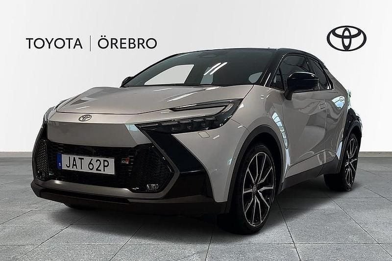 Silver Begagnad 2024 Toyota C-HR Edition SUV | 499 900 kr - Bild 1/4