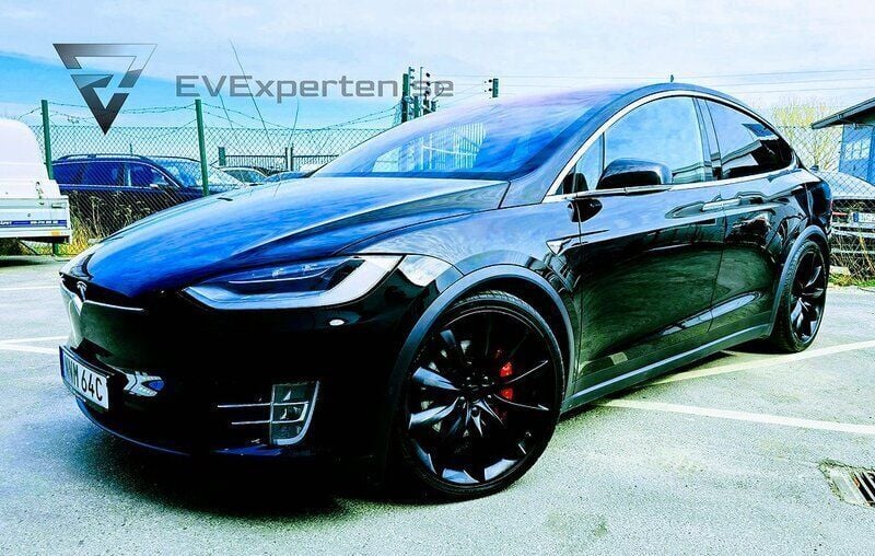 Svart Begagnad 2020 Tesla Model X Performance SUV | 579 000 kr (Marknadspris) - Bild 1/4