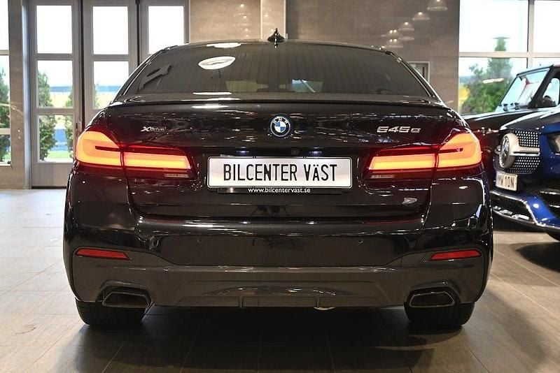Begagnad BMW 545e M Sport 395 HK (290 kW) 2023 Svart Sedan