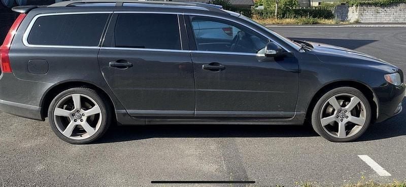 Grå Begagnad 2010 Volvo V70 Momentum Kombi | 55 000 kr (Superpris) - Bild 1/3