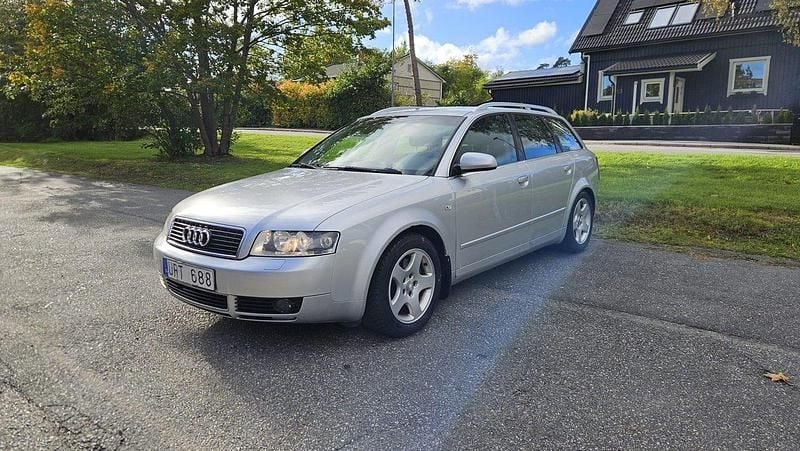 Silver Begagnad 2004 Audi A4 Comfort Kombi | 22 500 kr (Marknadspris) - Bild 1/4