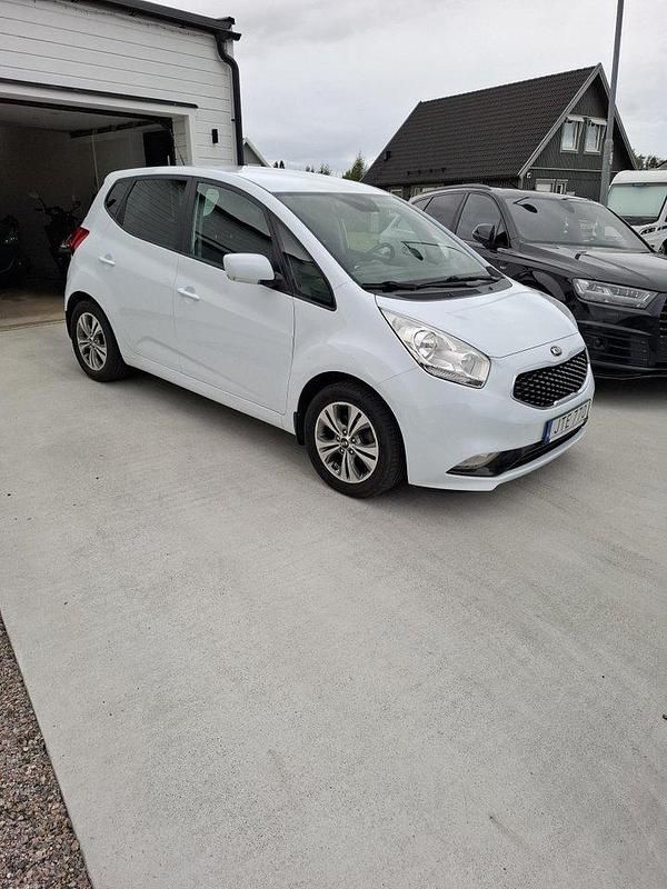 Vit Begagnad 2015 Kia Venga Halvkombi | 86 000 kr (Marknadspris) - Bild 1/4