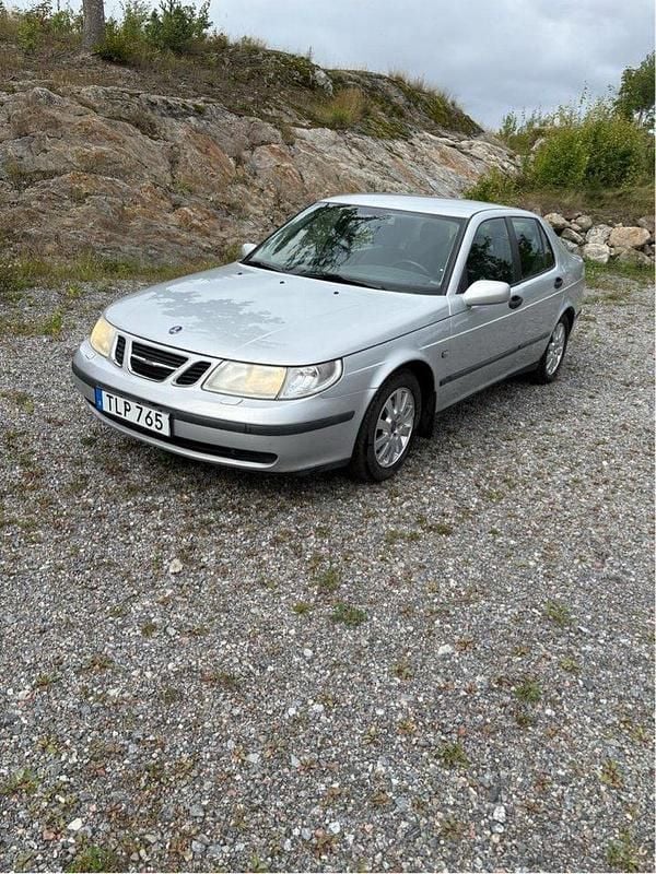 Grå Begagnad 2002 Saab 9-5 Linear Sedan | 19 500 kr (Lite dyr) - Bild 1/3