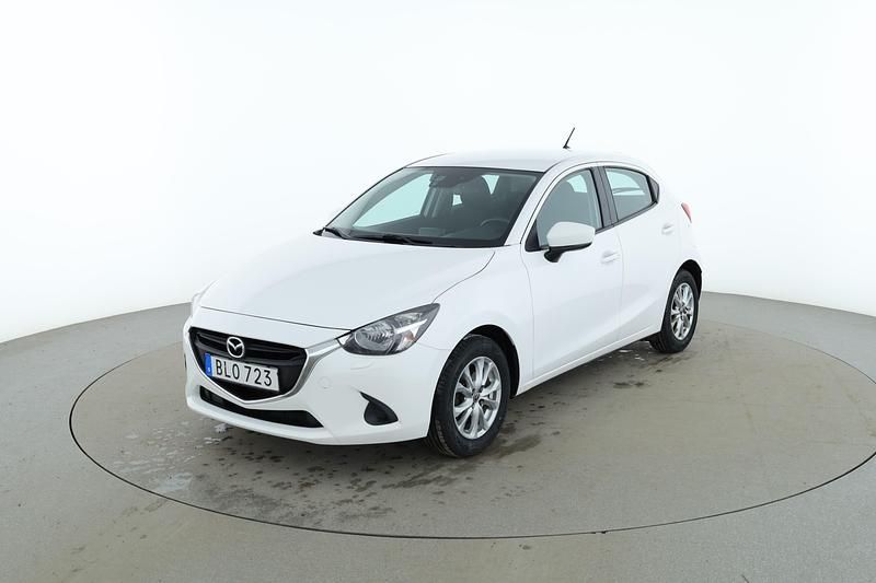 Vit Begagnad 2018 Mazda 2 Halvkombi | 117 000 kr (Marknadspris) - Bild 1/4