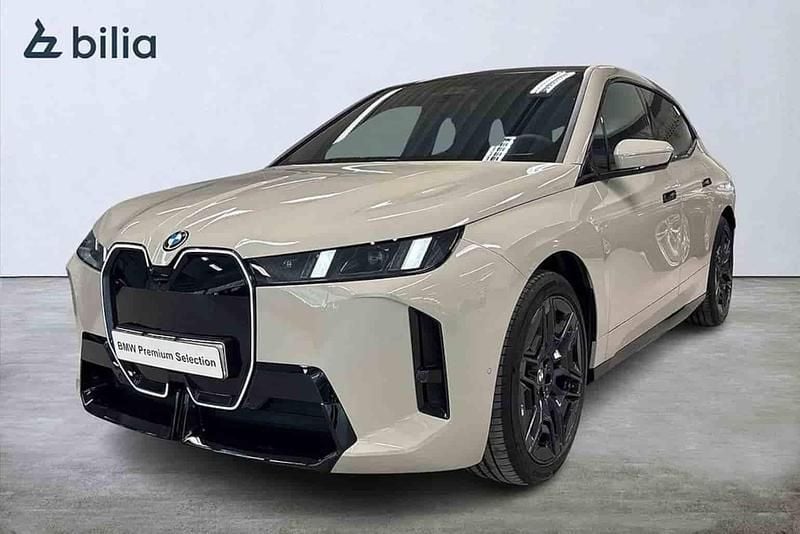 Grå Begagnad 2025 BMW iX SUV | 879 900 kr - Bild 1/1